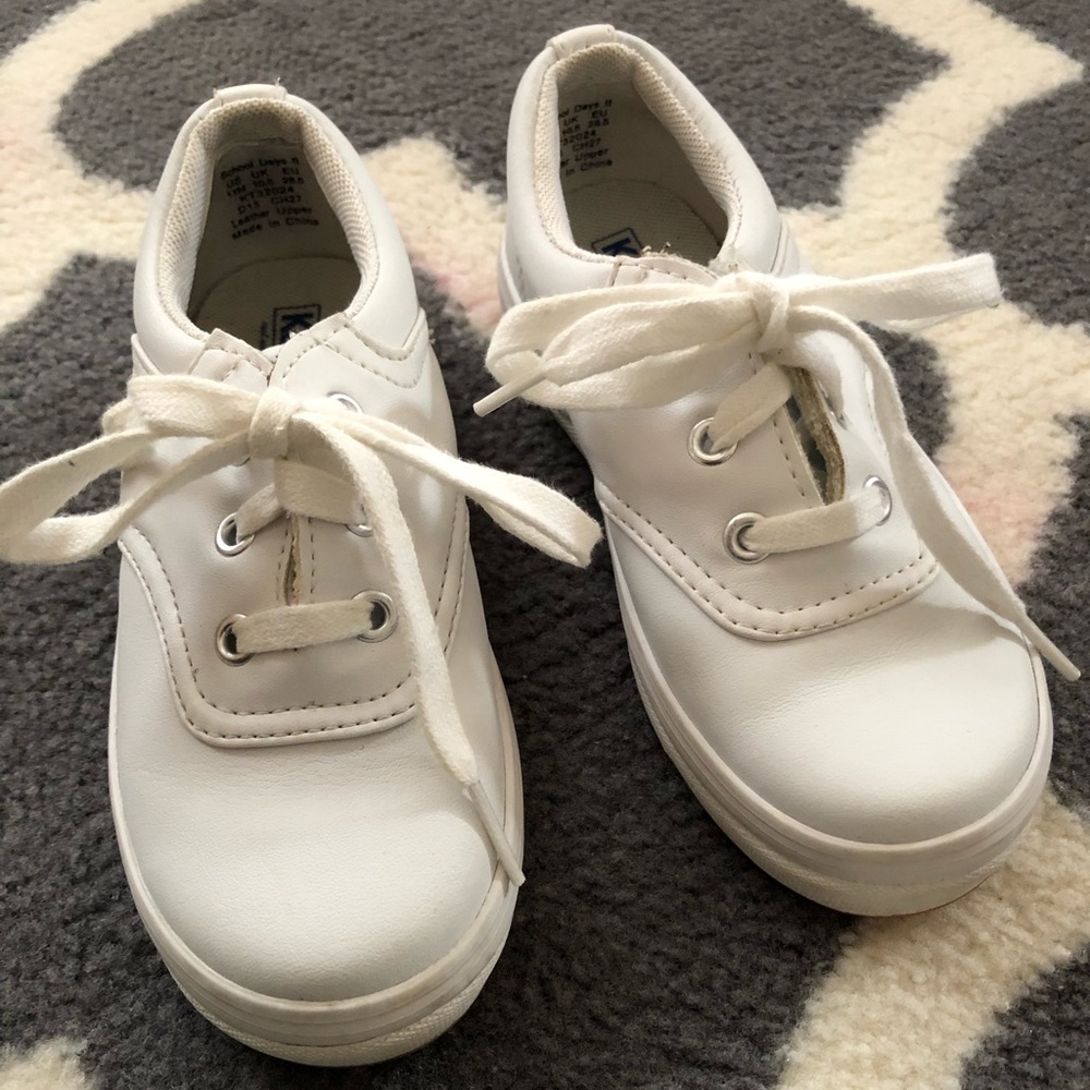Jed’s white tennis shoes
